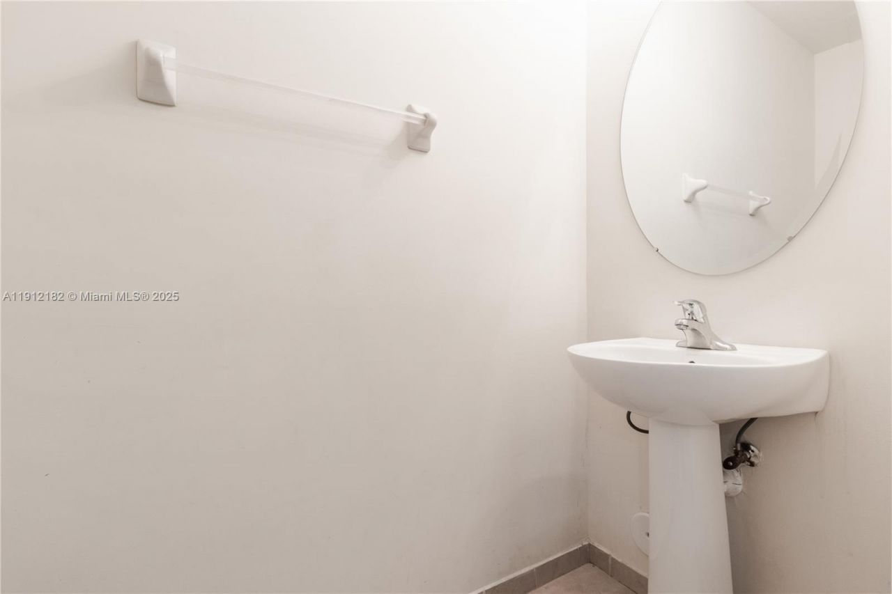 9045 W 33rd Ave, Unit 9045, Hialeah, FL 33018 Photo