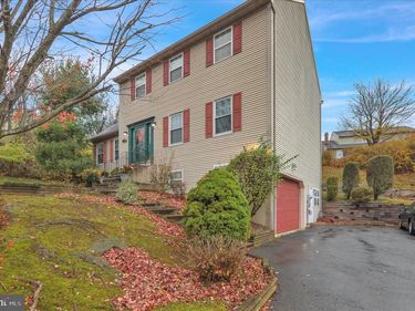 1189 CEDAR TOP ROAD, READING, PA 19607