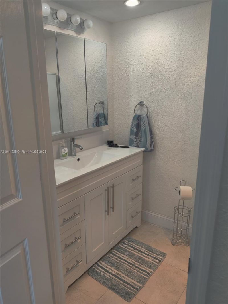 500 NE 12th Ave, Unit 102, Hallandale Beach, FL 33009 Photo