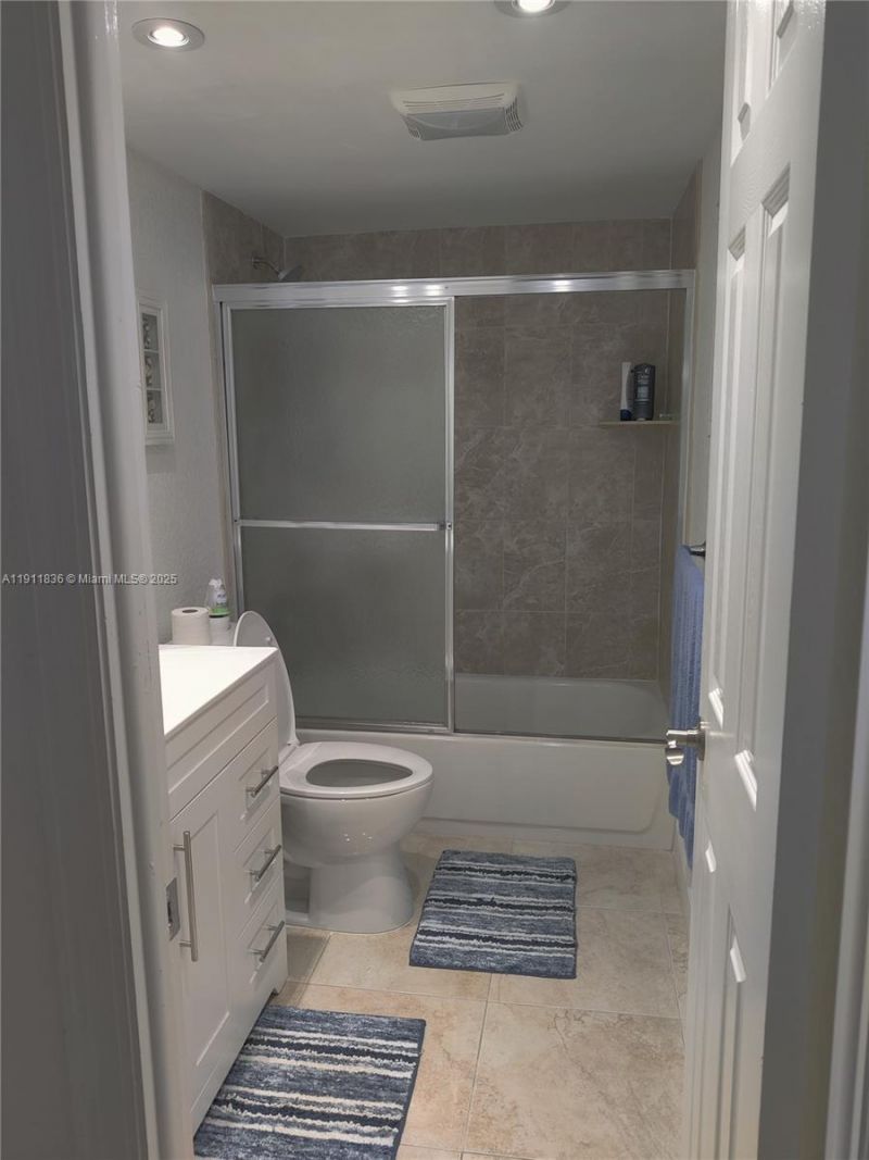 500 NE 12th Ave, Unit 102, Hallandale Beach, FL 33009 Photo