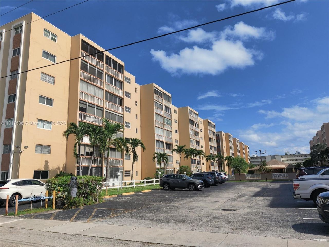 500 NE 12th Ave, Unit 102, Hallandale Beach, FL 33009 Photo