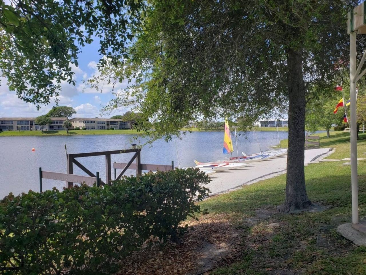 121 Sheffield F, West Palm Beach, FL 33417 Photo