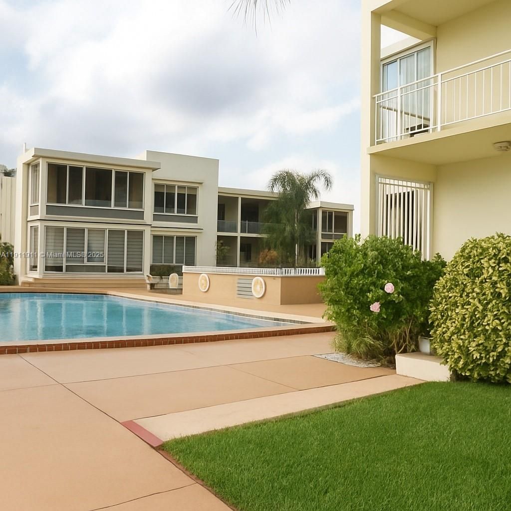 910 Bay Dr, Unit 29, Miami Beach, FL 33141 Photo