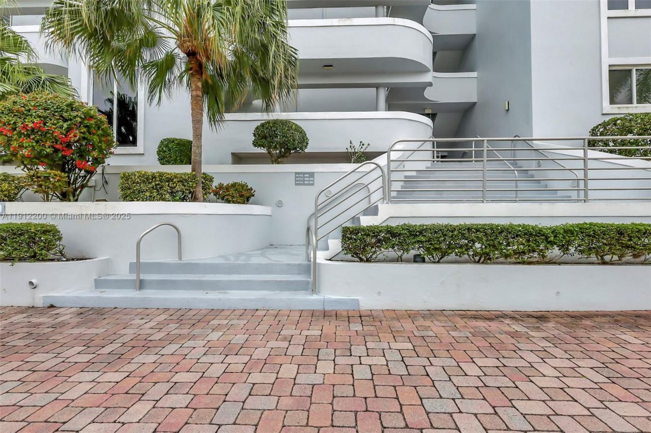 1140 SW Chapman Way, Unit 401, Palm City, FL 34990 Photo