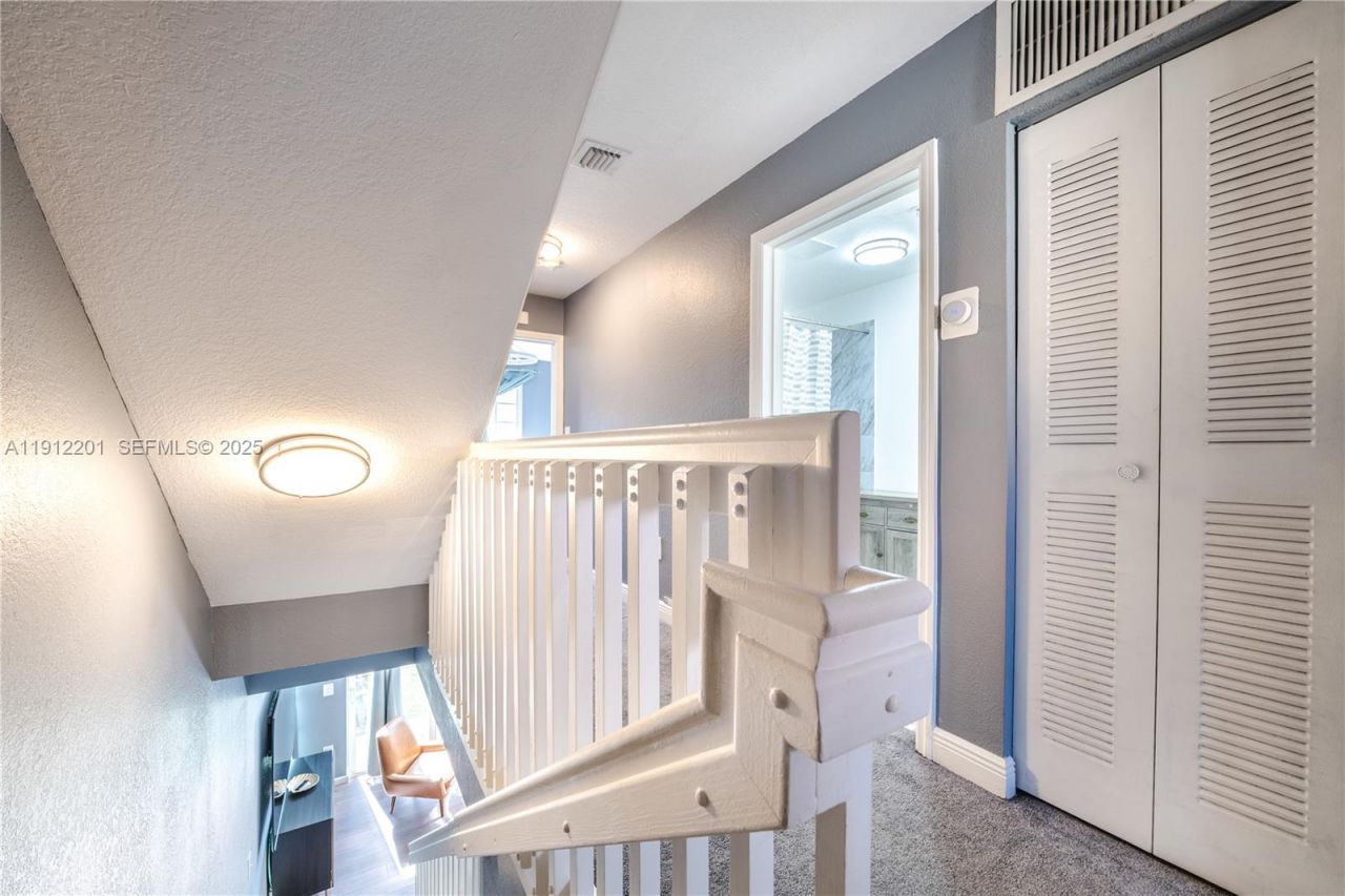 2040 NE 167th St, Unit 3-128, North Miami Beach, FL 33162 Photo