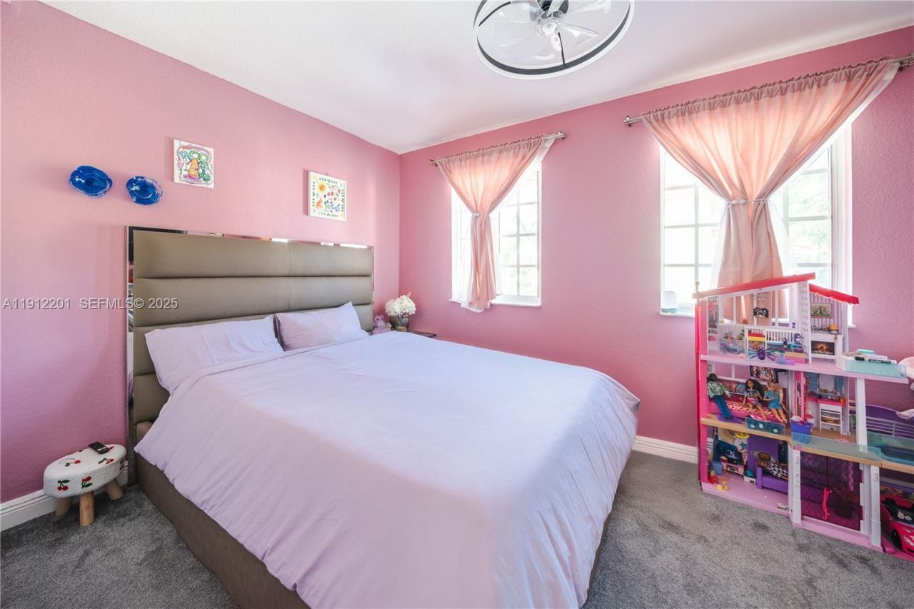 2040 NE 167th St, Unit 3-128, North Miami Beach, FL 33162 Photo