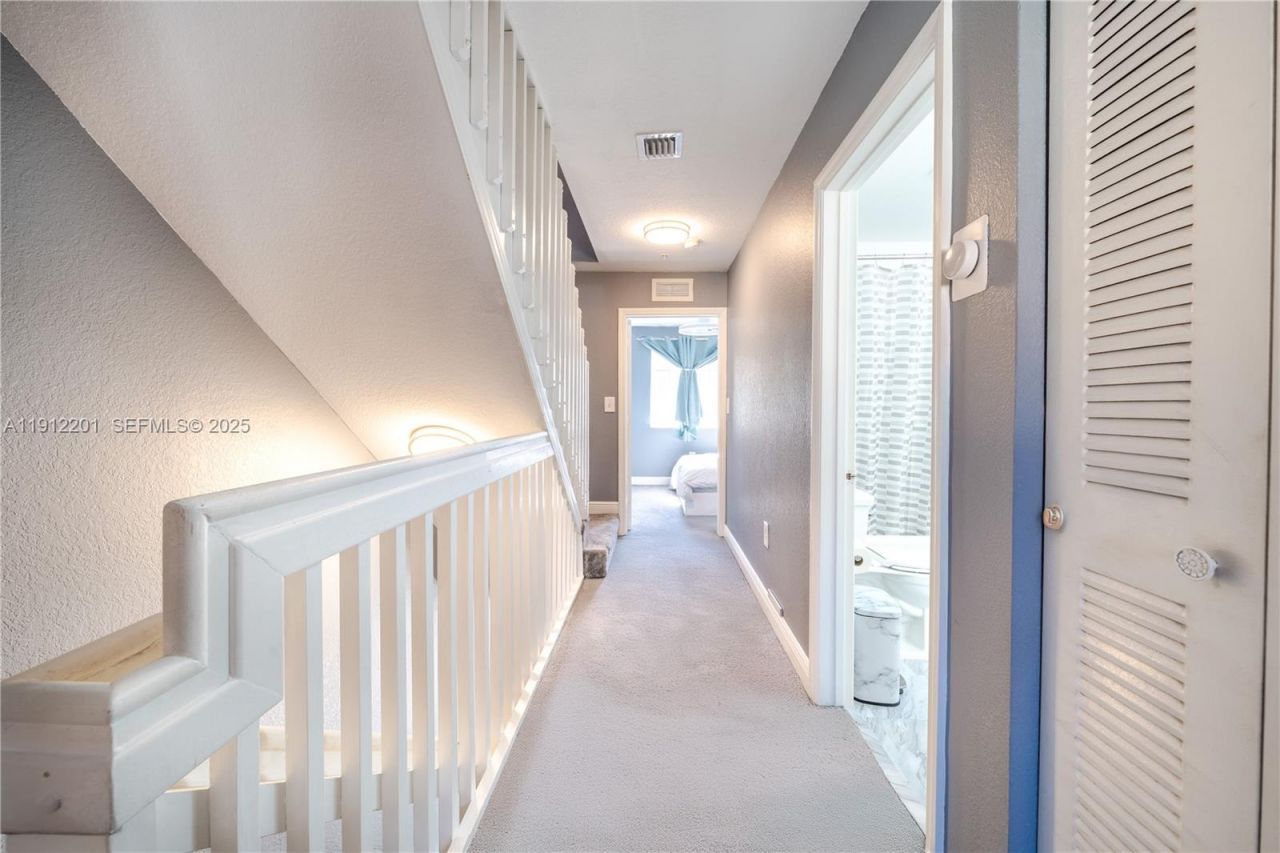2040 NE 167th St, Unit 3-128, North Miami Beach, FL 33162 Photo