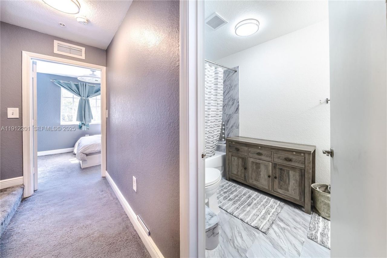 2040 NE 167th St, Unit 3-128, North Miami Beach, FL 33162 Photo