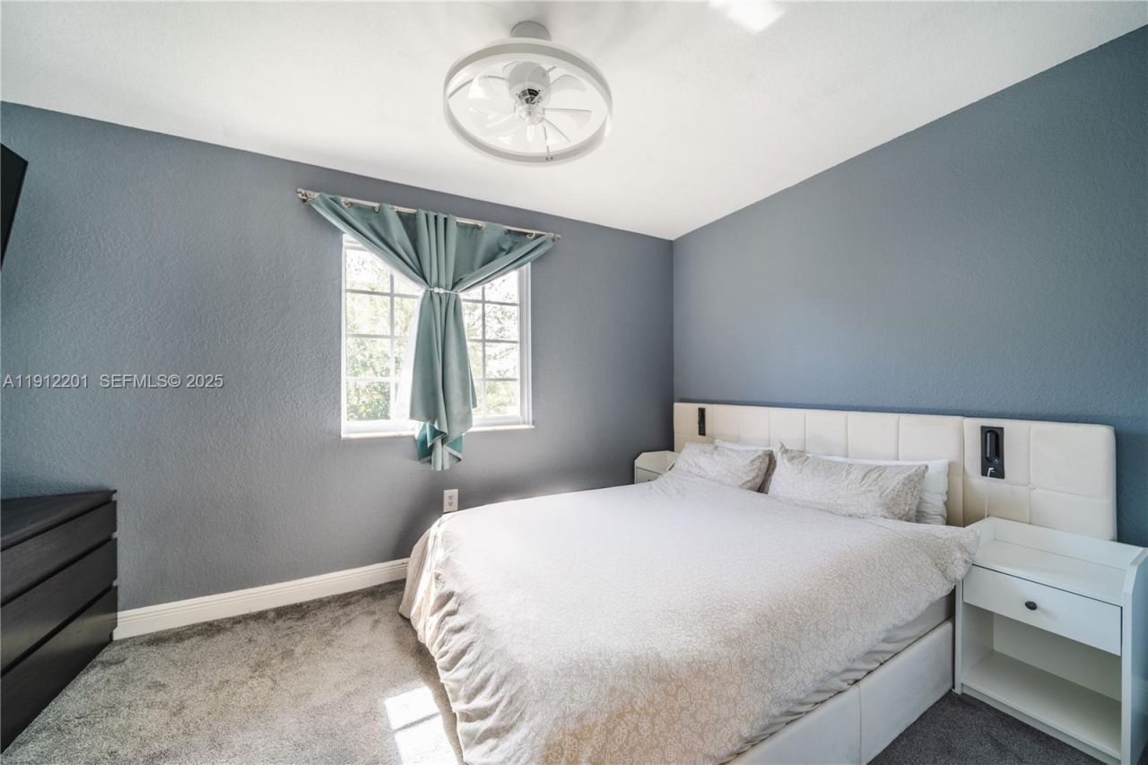 2040 NE 167th St, Unit 3-128, North Miami Beach, FL 33162 Photo