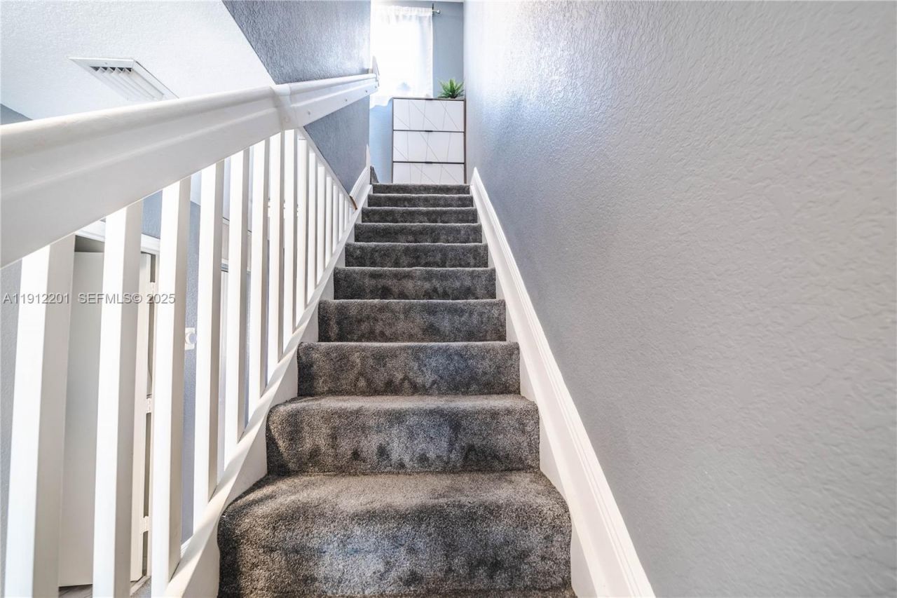 2040 NE 167th St, Unit 3-128, North Miami Beach, FL 33162 Photo