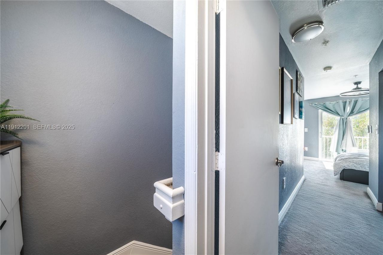 2040 NE 167th St, Unit 3-128, North Miami Beach, FL 33162 Photo