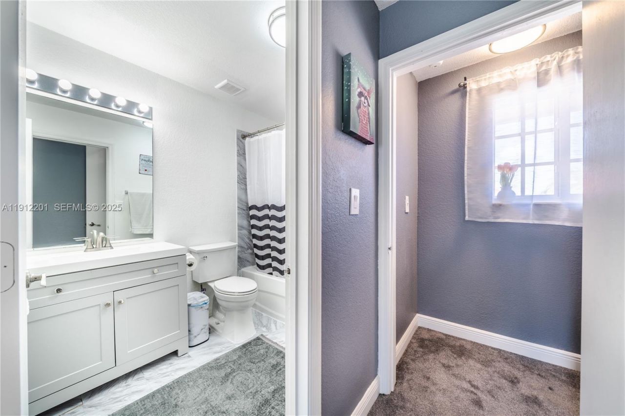 2040 NE 167th St, Unit 3-128, North Miami Beach, FL 33162 Photo