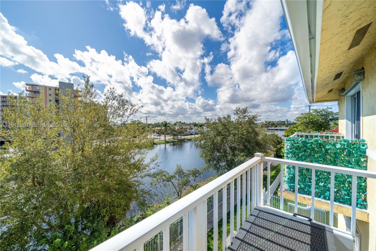 2040 NE 167th St, Unit 3-128, North Miami Beach, FL 33162 Photo