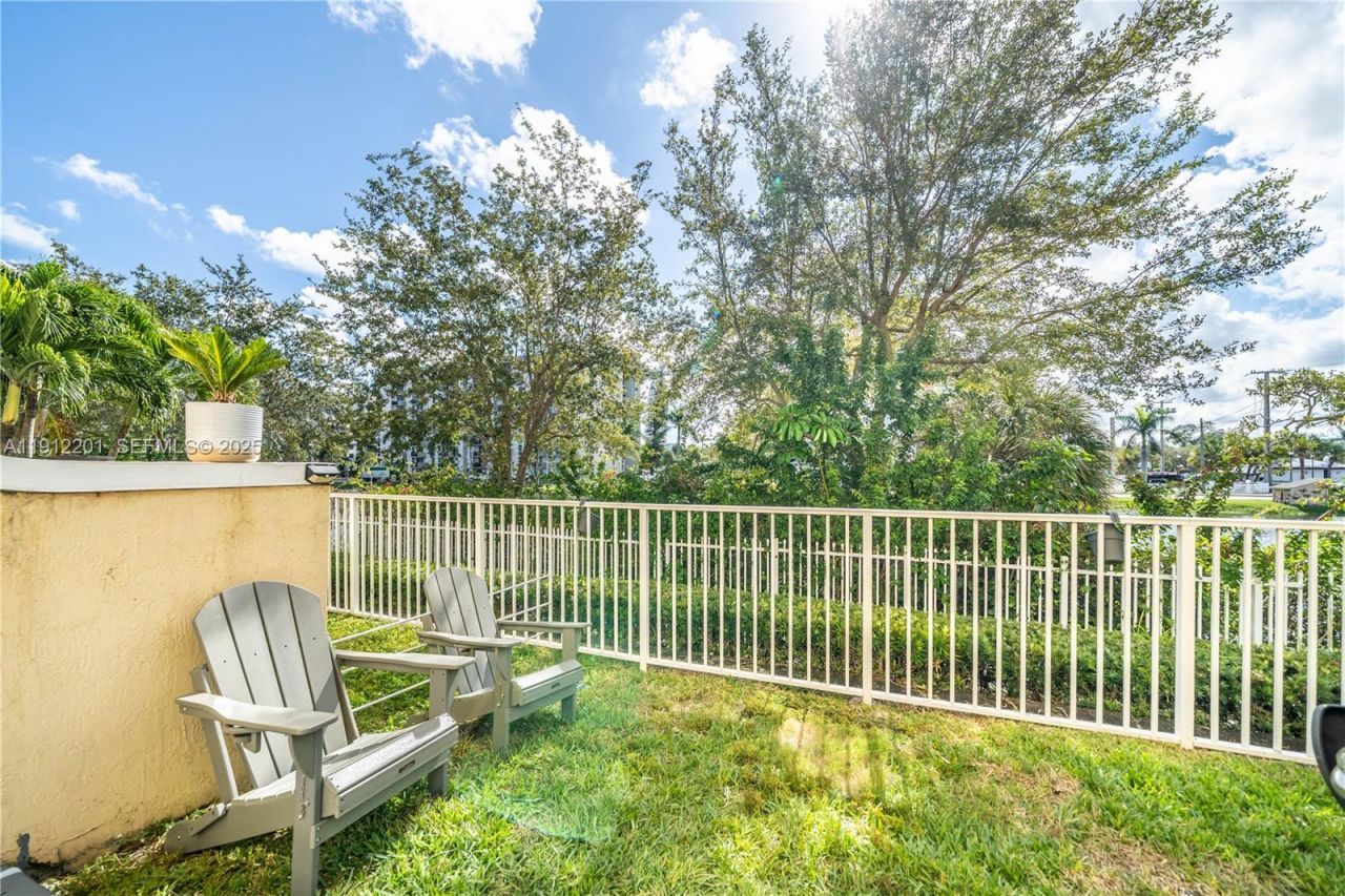 2040 NE 167th St, Unit 3-128, North Miami Beach, FL 33162 Photo