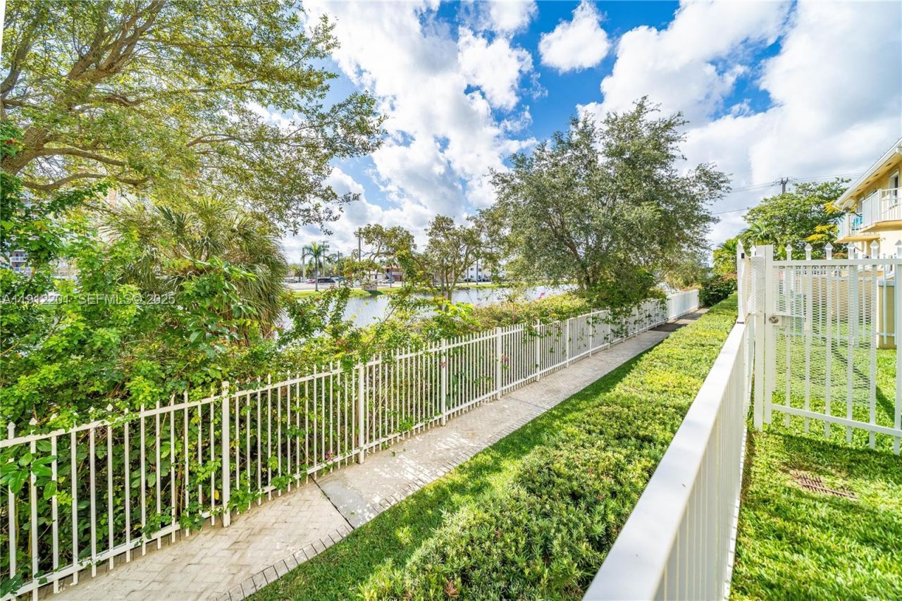 2040 NE 167th St, Unit 3-128, North Miami Beach, FL 33162 Photo