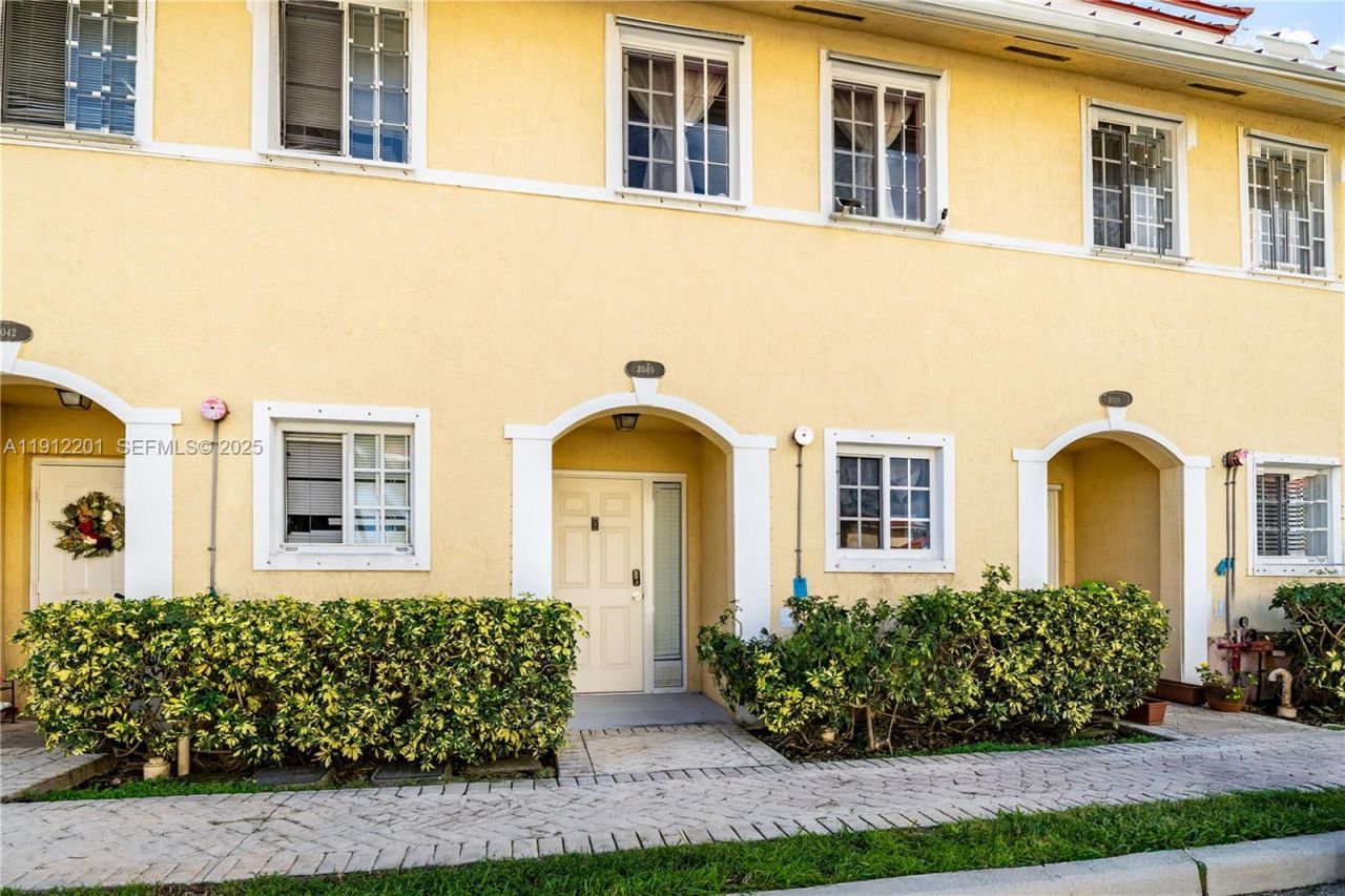 2040 NE 167th St, Unit 3-128, North Miami Beach, FL 33162 Photo
