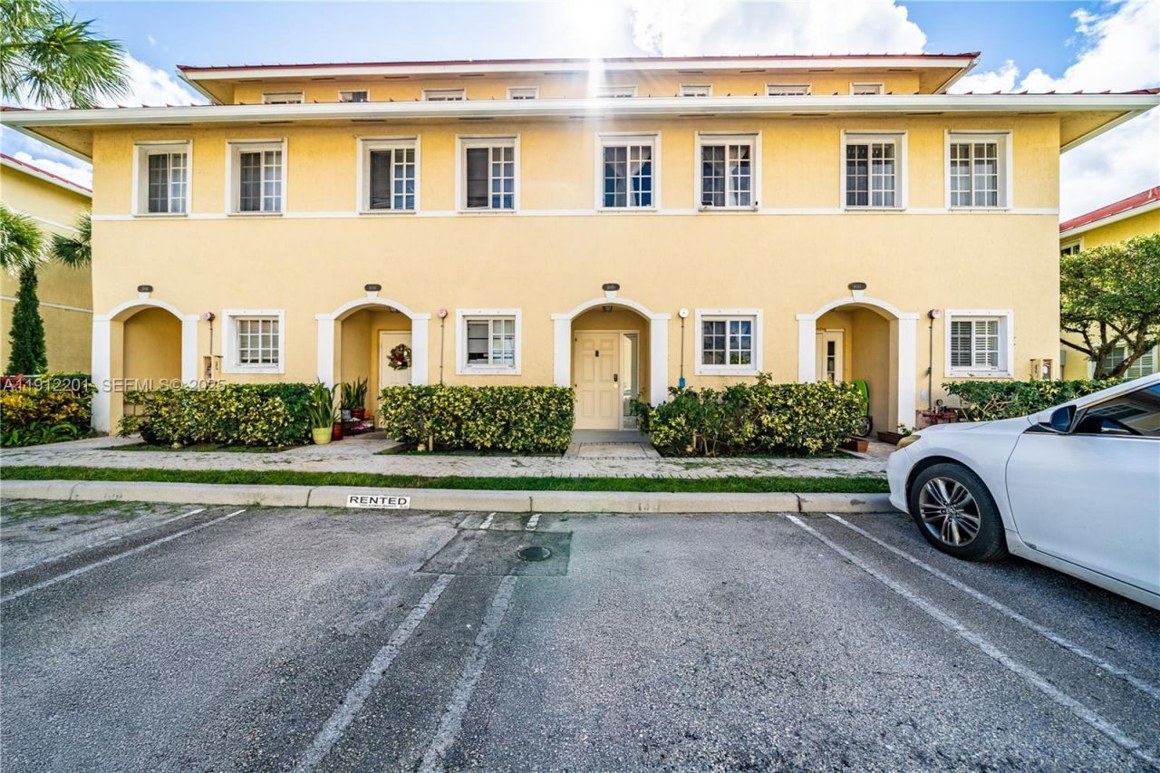 2040 NE 167th St, Unit 3-128, North Miami Beach, FL 33162 Photo