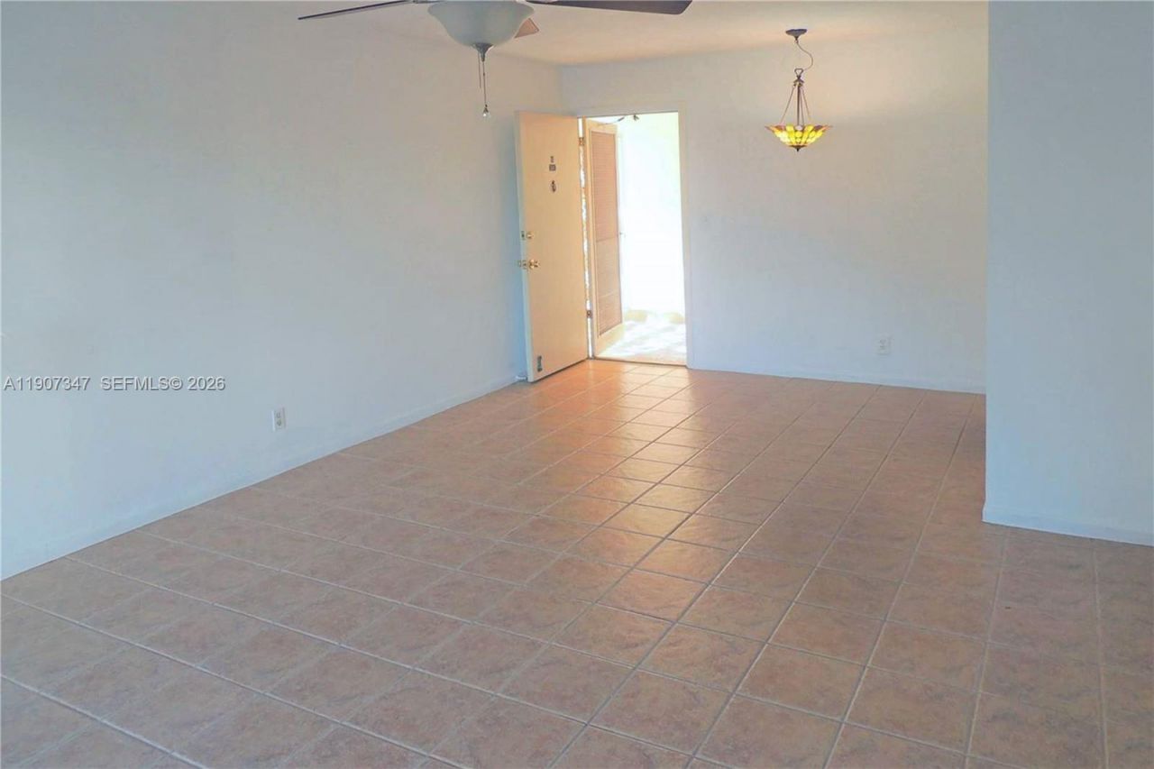 3040 NE 16th Ave, Unit 216, Oakland Park, FL 33334 Photo