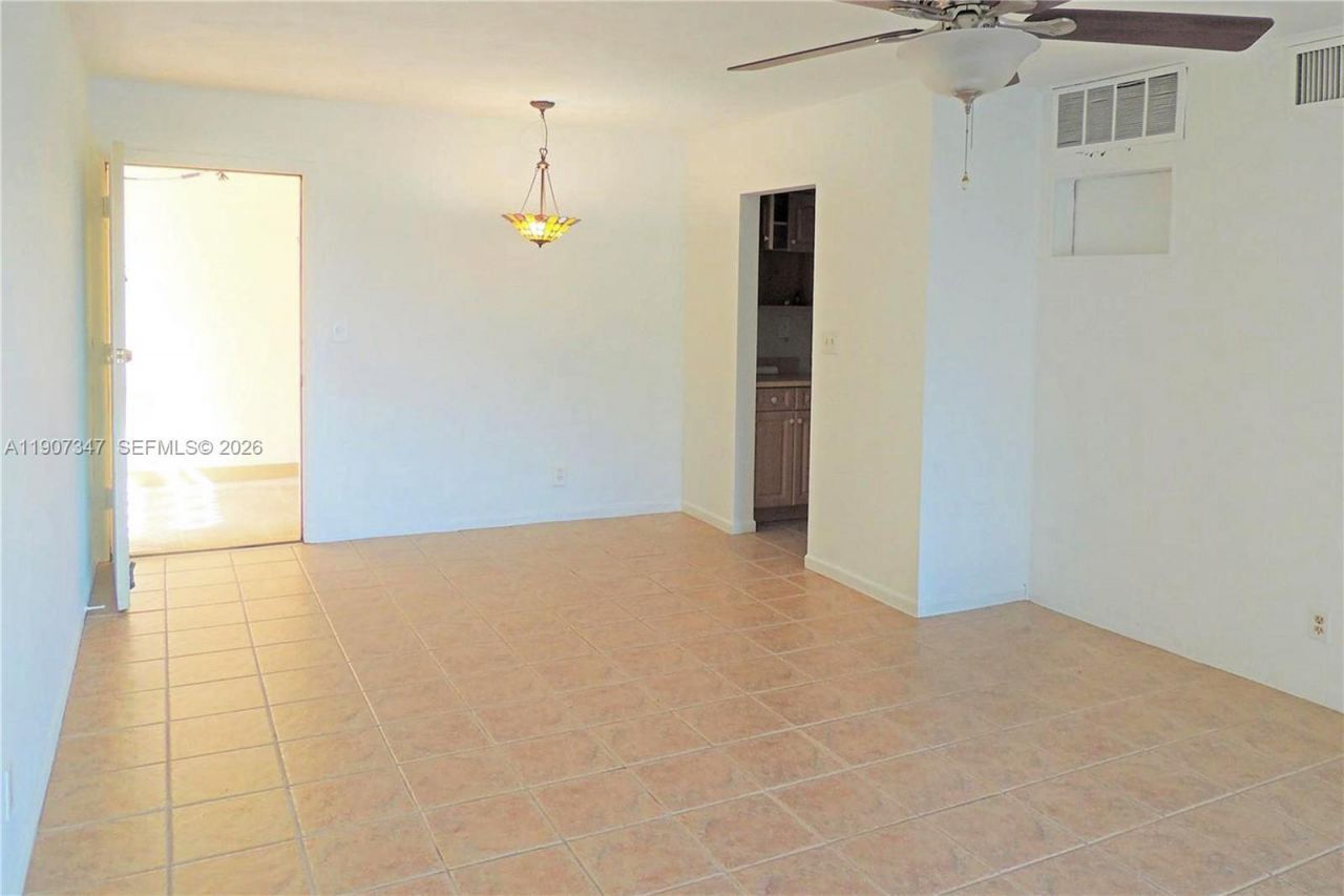 3040 NE 16th Ave, Unit 216, Oakland Park, FL 33334 Photo