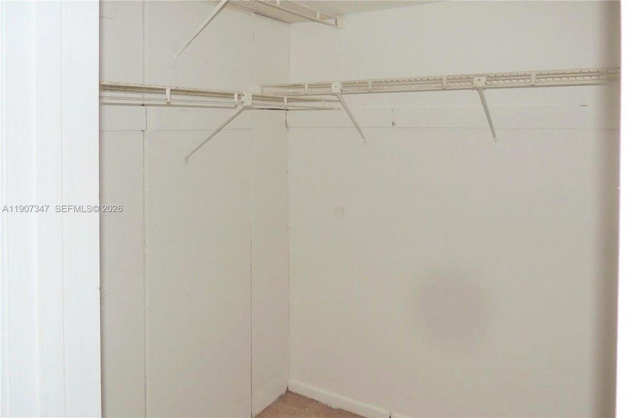 3040 NE 16th Ave, Unit 216, Oakland Park, FL 33334 Photo