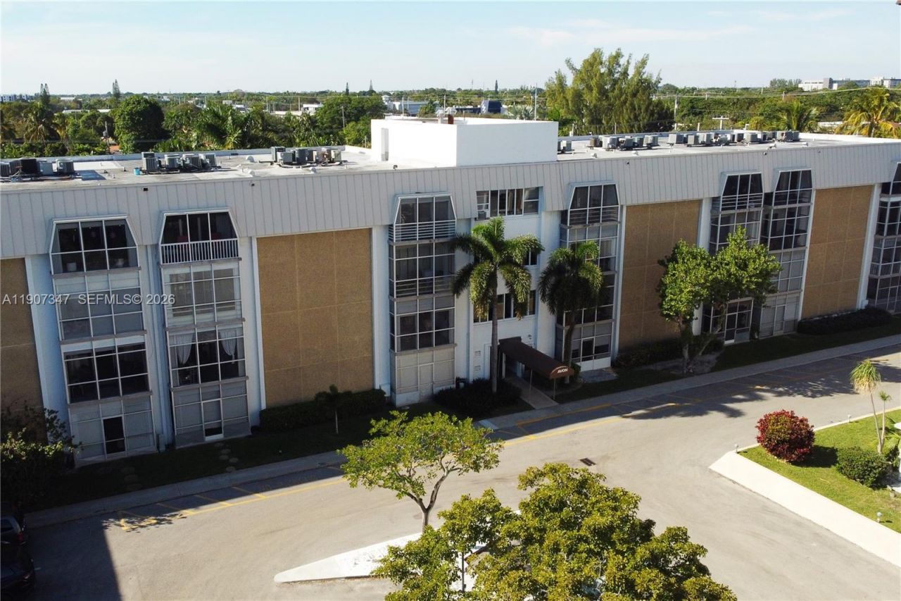 3040 NE 16th Ave, Unit 216, Oakland Park, FL 33334 Photo