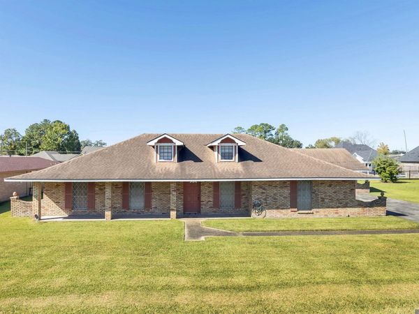 2027 S Edward Ave, Gonzales, LA 70737