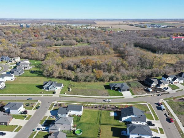 8916 Meadowlark Parkway, Horace, ND 58047