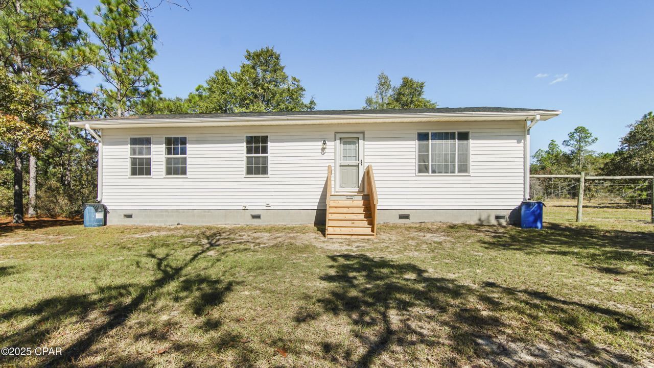 300 Deer Trail, Defuniak Springs, FL 32433 Main Photo