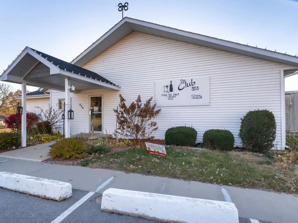 275 NE Jackson Street, Cascade, IA 52033