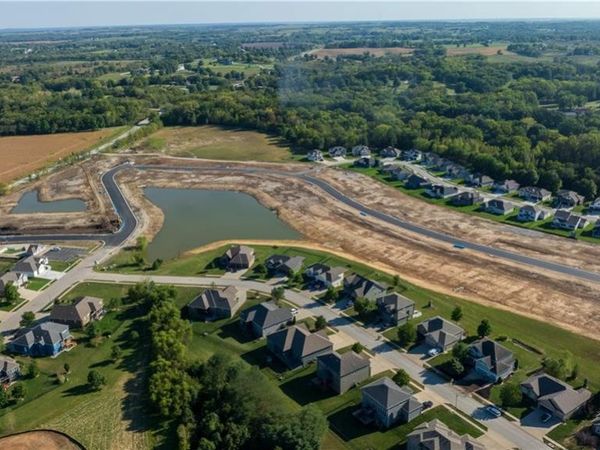 2305 Foxtail Drive, Kearney, MO 64060