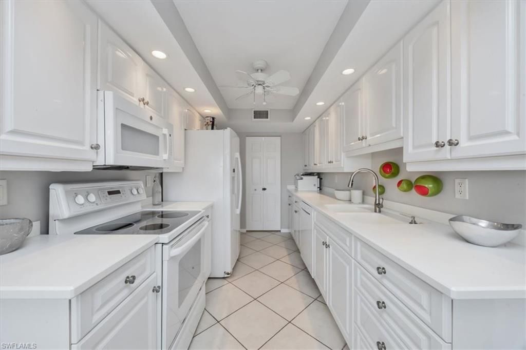 3410 Gulf Shore Blvd N, Unit 302, Naples, FL 34103 Photo