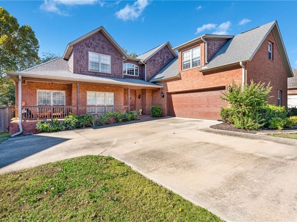 2265 N Covington Park Boulevard , Fayetteville, AR 72703