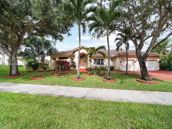 13875 SW 41st St, Davie, FL 33330