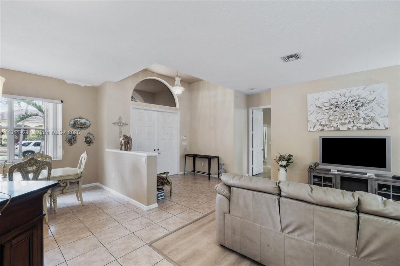 13875 SW 41st St, Davie, FL 33330 Photo