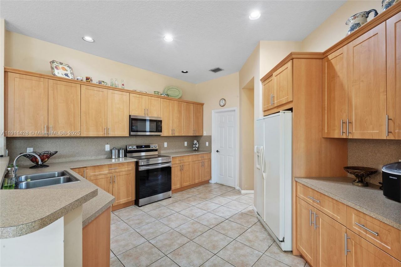 13875 SW 41st St, Davie, FL 33330 Photo