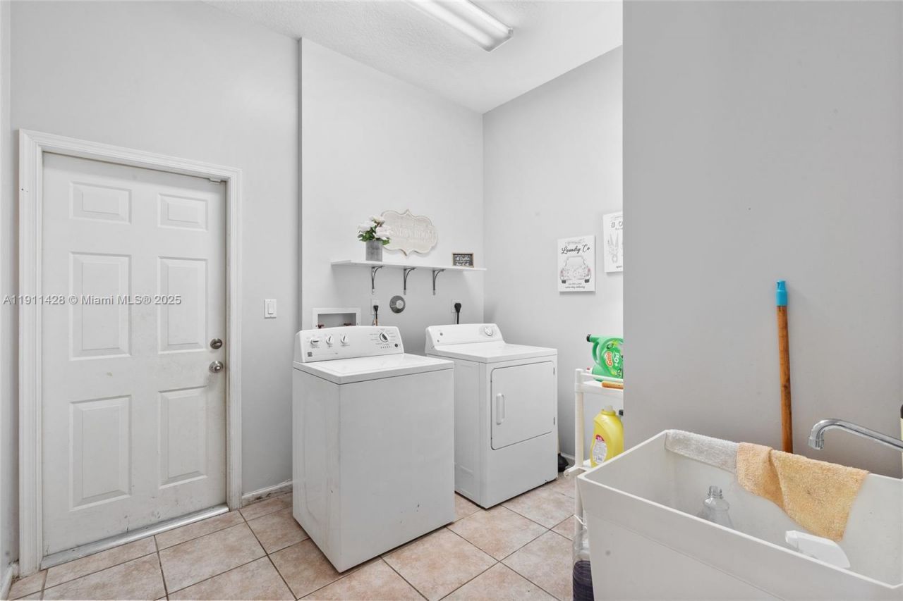 13875 SW 41st St, Davie, FL 33330 Photo