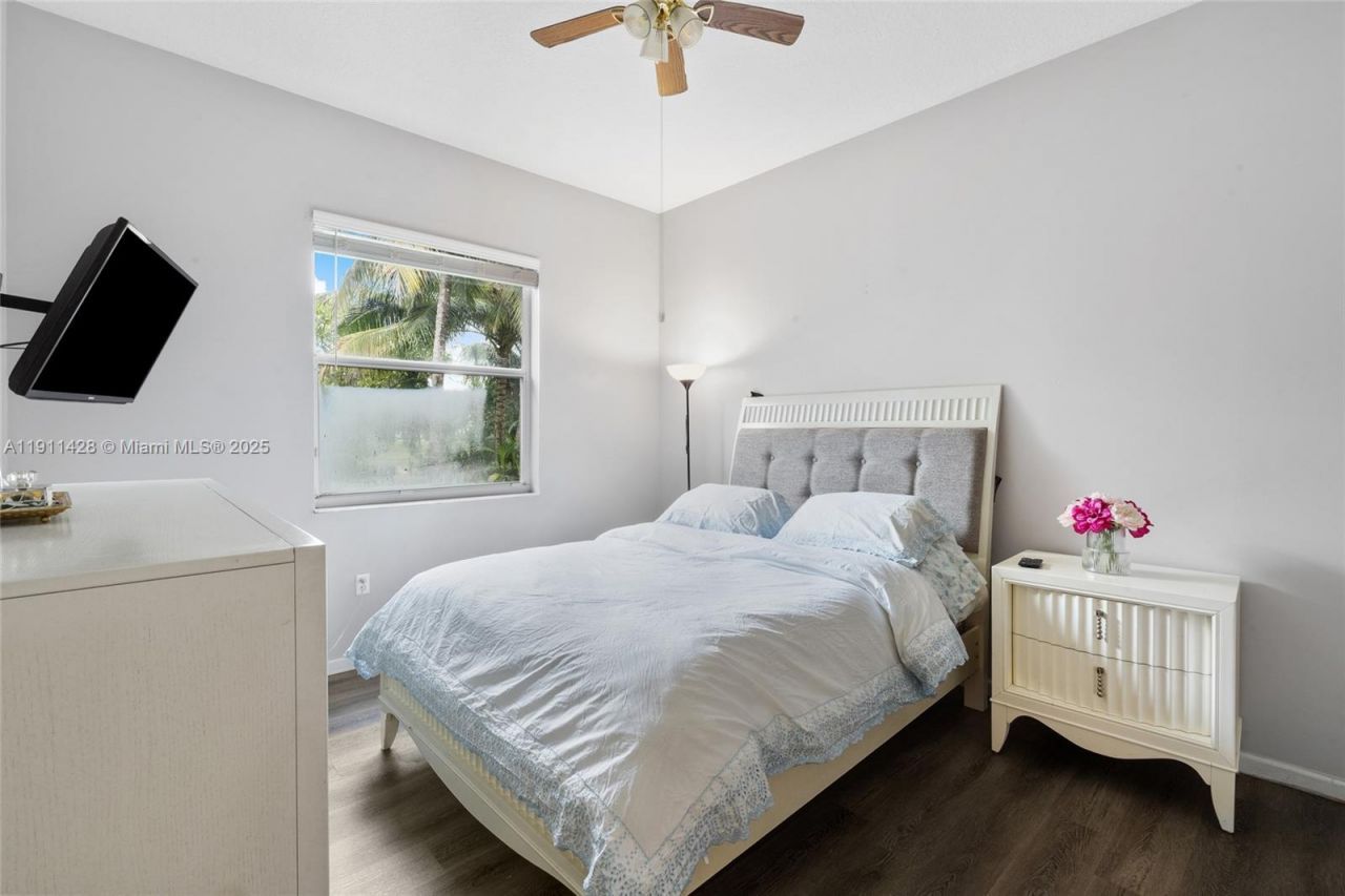 13875 SW 41st St, Davie, FL 33330 Photo