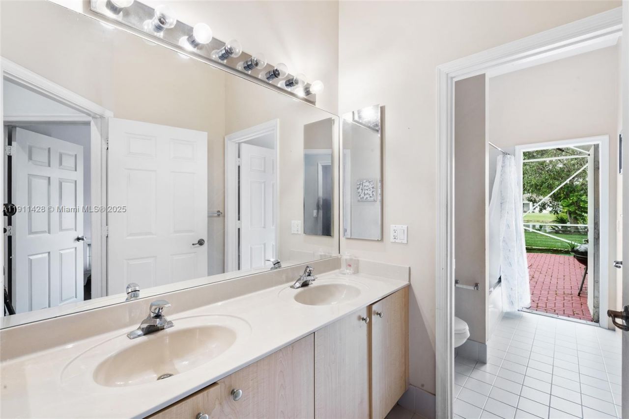 13875 SW 41st St, Davie, FL 33330 Photo