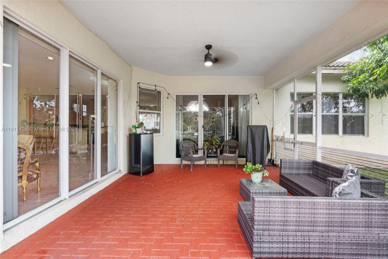 13875 SW 41st St, Davie, FL 33330 Photo