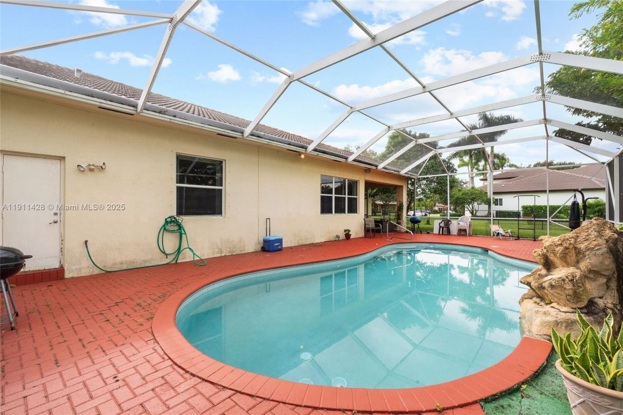 13875 SW 41st St, Davie, FL 33330 Photo