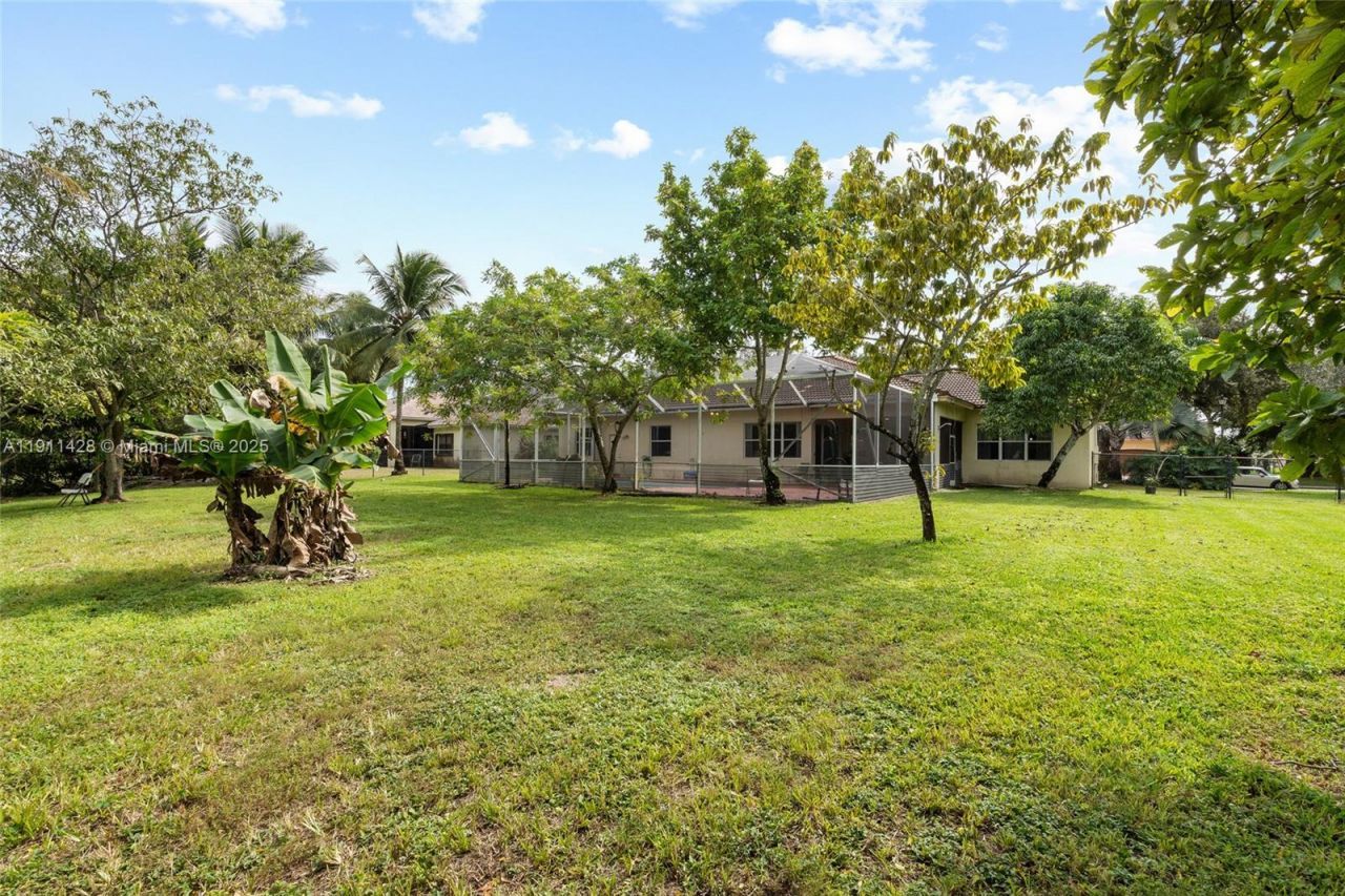 13875 SW 41st St, Davie, FL 33330 Photo