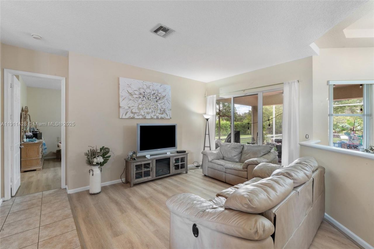 13875 SW 41st St, Davie, FL 33330 Photo