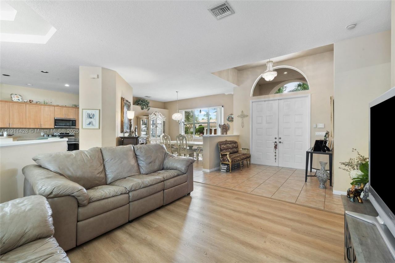 13875 SW 41st St, Davie, FL 33330 Photo