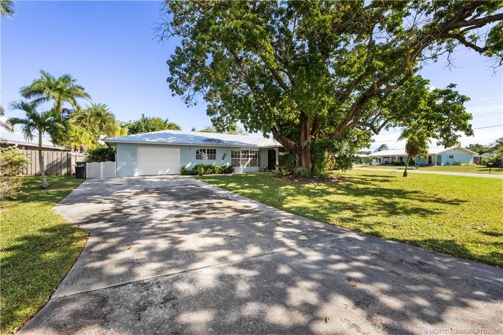 477 SE Seabreeze Lane, Port Saint Lucie, FL 34983 Photo