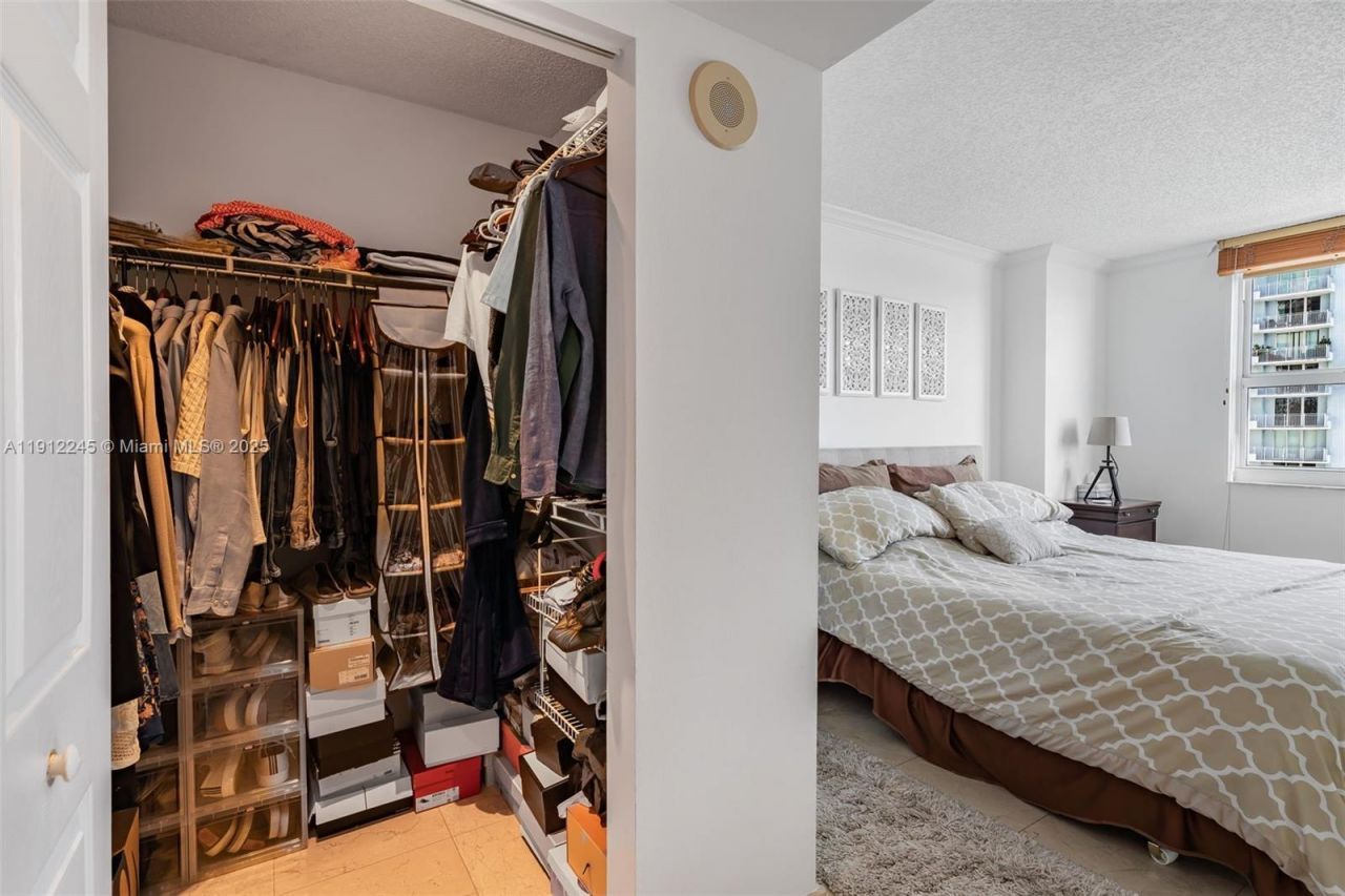 1155 Brickell Bay Dr, Unit 2708, Miami, FL 33131 Photo