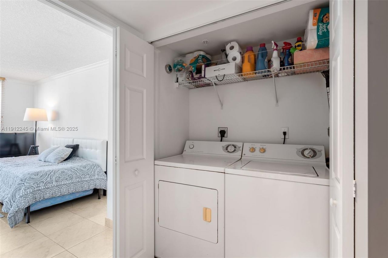 1155 Brickell Bay Dr, Unit 2708, Miami, FL 33131 Photo