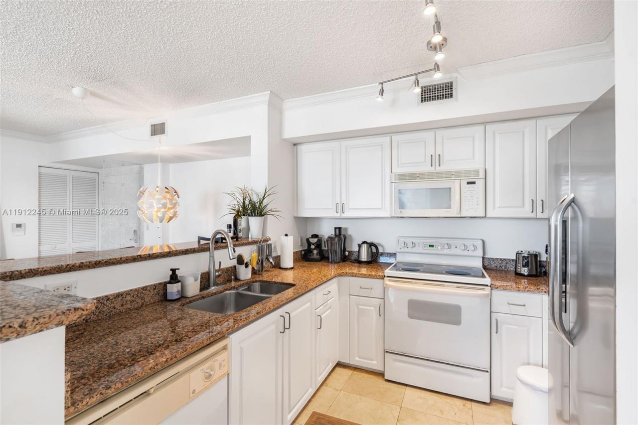 1155 Brickell Bay Dr, Unit 2708, Miami, FL 33131 Photo