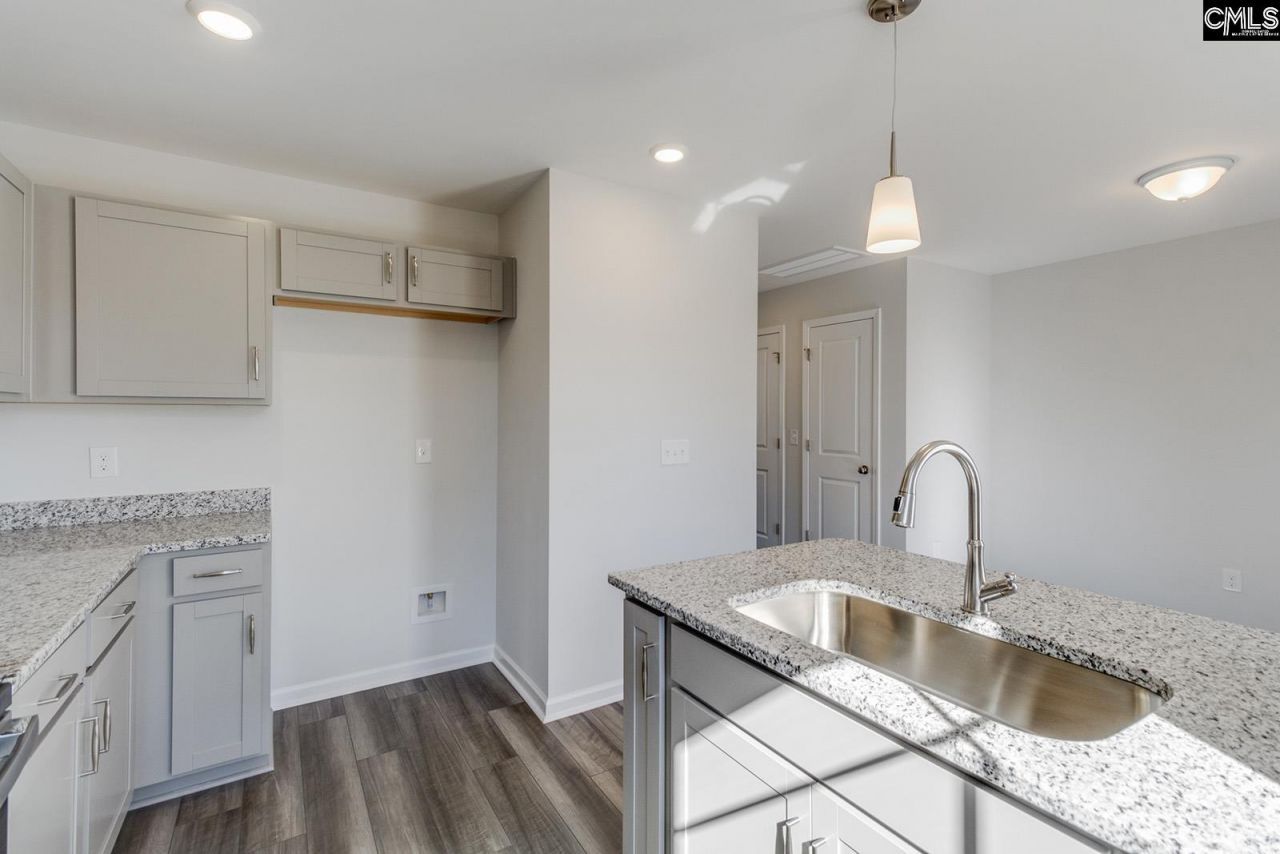 1084 Astoria Drive Photo 10