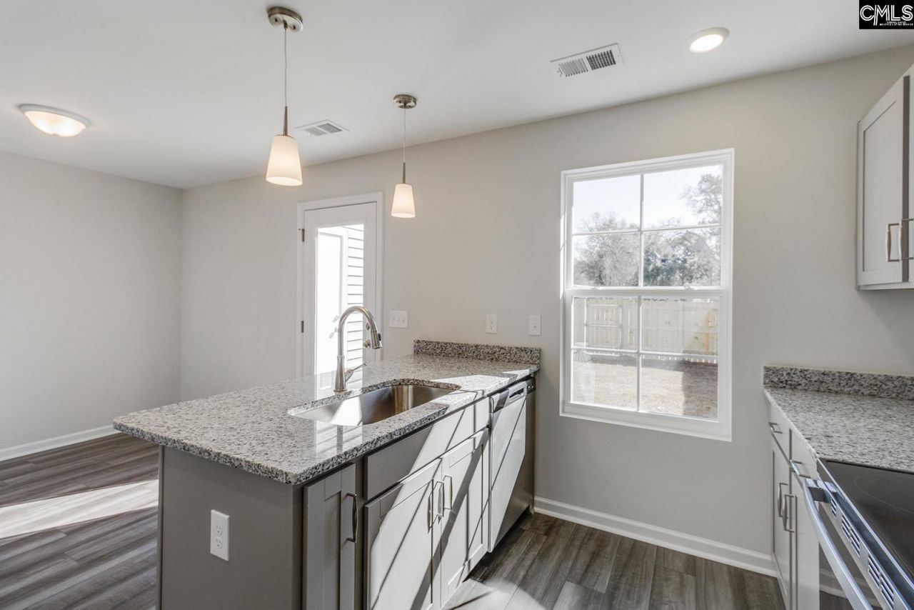 1084 Astoria Drive Photo 11