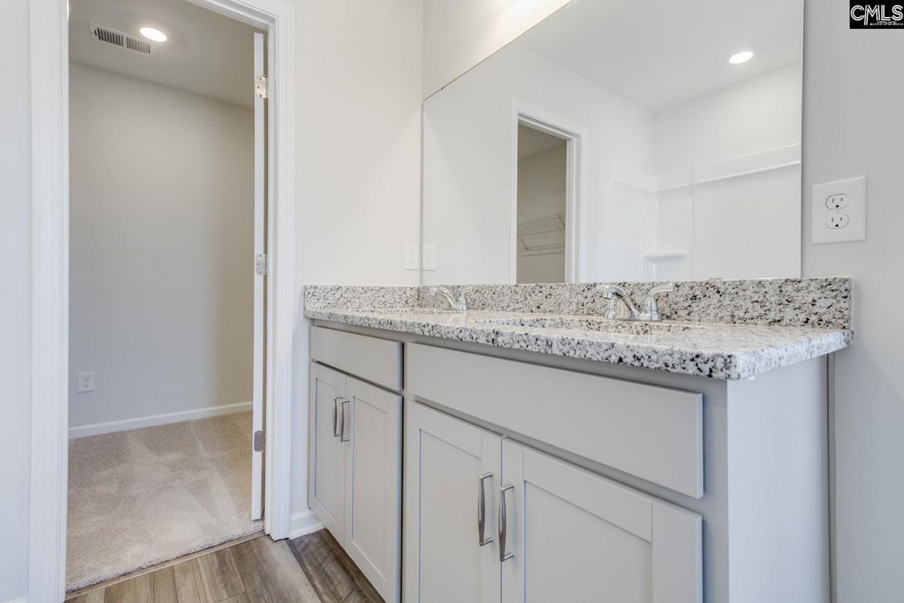 1084 Astoria Drive Photo 18